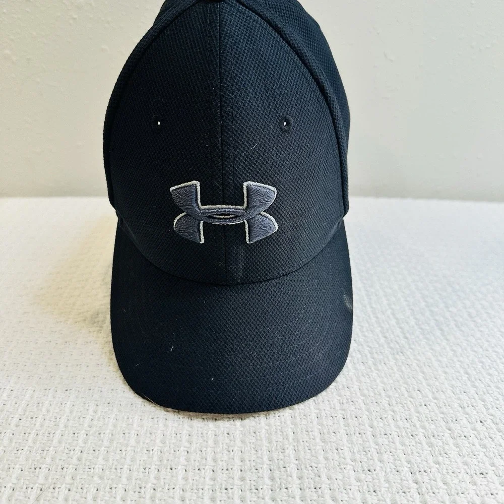 Under Armour Youth Blitzing Black Flex Fitted Hat Size YSM/YMD Kids Baseball Cap